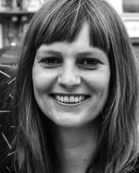 Foto audioloog Sientje Ruyssinck zw wit